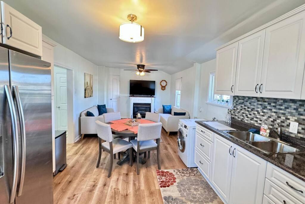 Near The Falls Two Bedroom - 5 Min Walk To Clifton Niagara Falls Extérieur photo