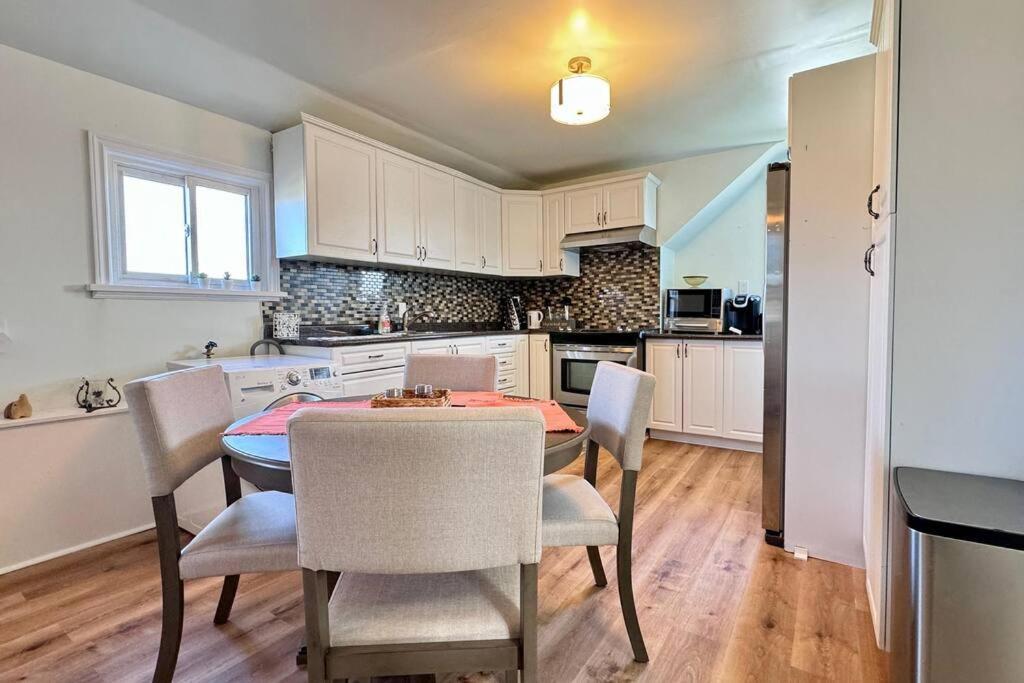 Near The Falls Two Bedroom - 5 Min Walk To Clifton Niagara Falls Extérieur photo